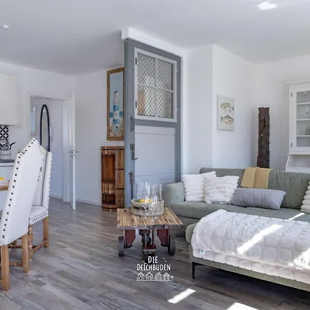 Apartment-3 *